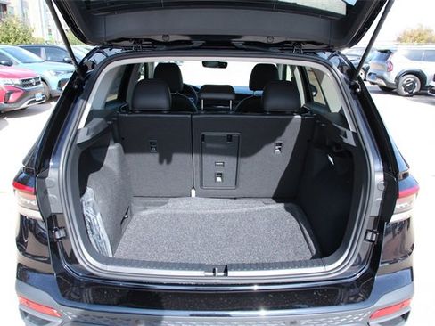 New 2026 Volkswagen Taos SE image 30