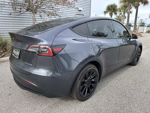 Used 2022 Tesla Model Y Long Range image 6