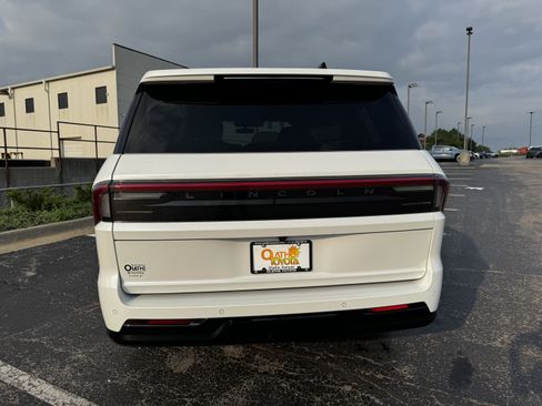 Used 2025 Lincoln Navigator Reserve AWD/4WD image 14