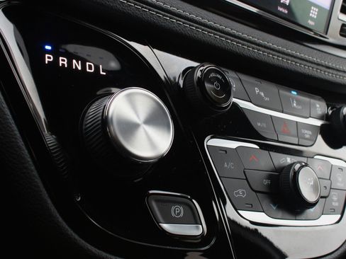 Used 2023 Chrysler Pacifica Touring-L w/ S Appearance Package image 29