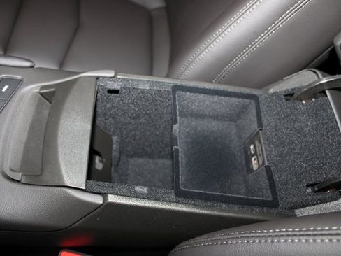 New 2026 Cadillac XT5 Luxury image 15