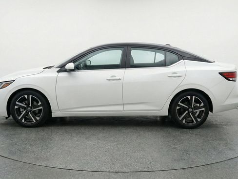 Used 2025 Nissan Sentra SV image 3