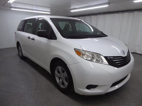 Used 2017 Toyota Sienna L image 1