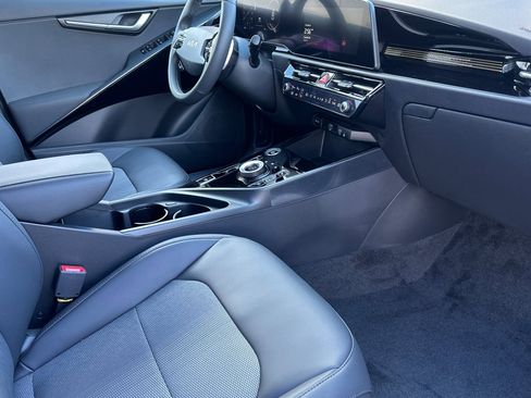 New 2026 Kia Niro Wind image 16