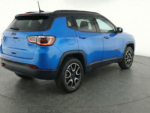 Used 2025 Jeep Compass Trailhawk AWD/4WD image 9