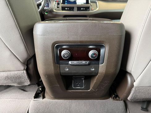 Used 2024 Chevrolet Suburban LT RWD image 26