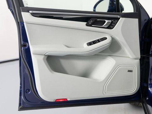 New 2026 Porsche Macan image 19