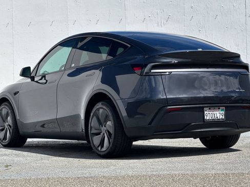 Used 2026 Tesla Model Y Long Range AWD/4WD image 5