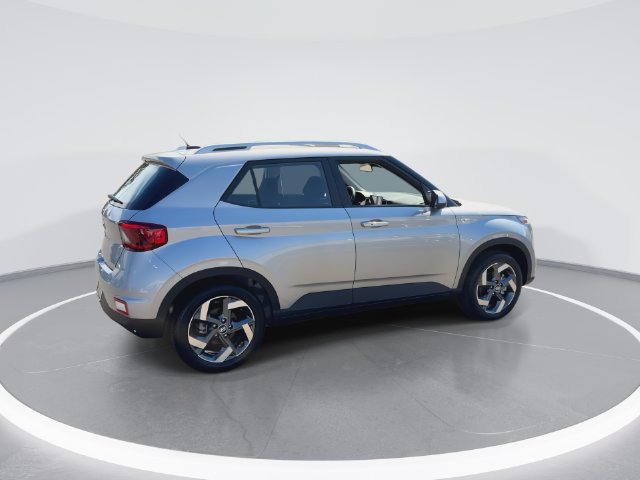 Used 2026 Hyundai Venue SEL FWD image 9