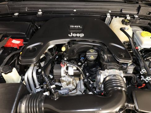 Used 2021 Jeep Wrangler Unlimited Rubicon AWD/4WD image 36
