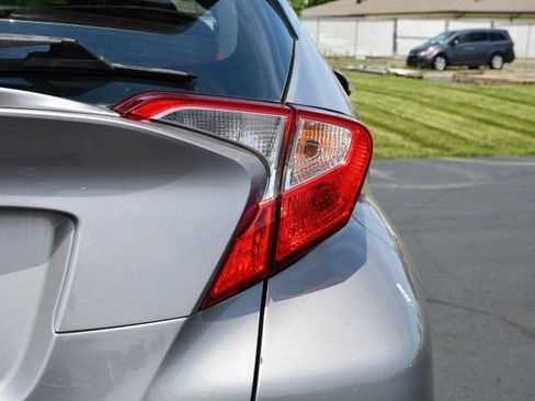 Used 2018 Toyota C-HR XLE FWD image 27