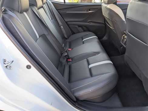 Used 2025 Toyota Camry SE image 29