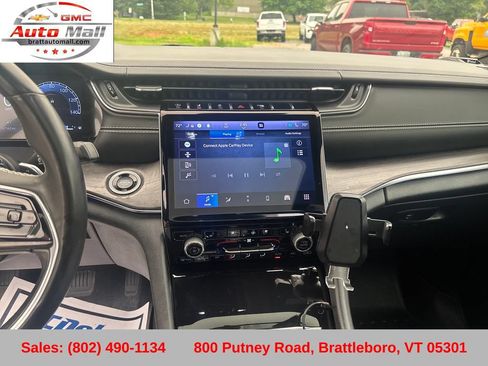 Used 2021 Jeep Grand Cherokee L Overland w/ Luxury Tech Group IV AWD/4WD image 20
