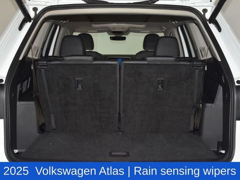 Used 2025 Volkswagen Atlas SE FWD image 32