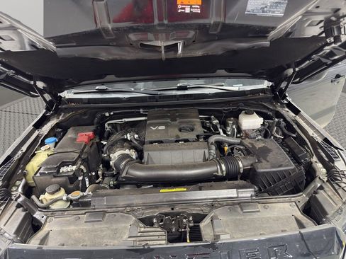 Used 2023 Nissan Frontier SV image 18