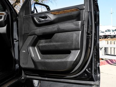 Used 2024 Chevrolet Suburban Premier image 48