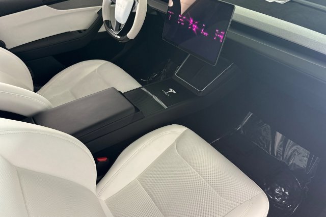 Used 2026 Tesla Model Y 2WD image 18