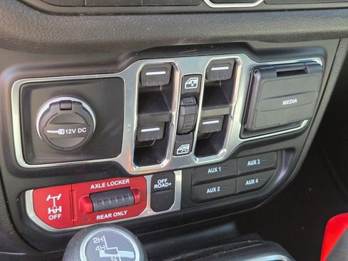 Used 2024 Jeep Gladiator Sport AWD/4WD image 24
