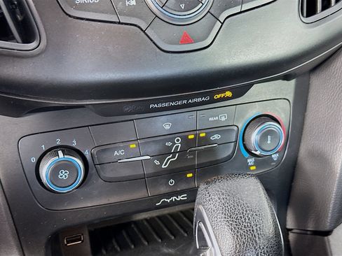 Used 2017 Ford Focus SE FWD image 15