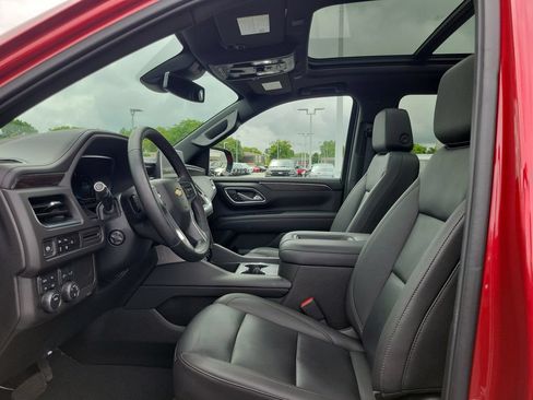 Used 2024 Chevrolet Suburban LT w/ Luxury Package AWD/4WD image 18
