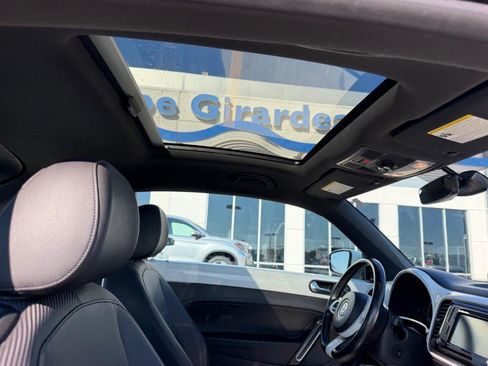 Used 2018 Volkswagen Beetle 2.0T SE FWD image 9