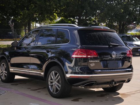 Used 2016 Volkswagen Touareg Sport AWD/4WD image 6
