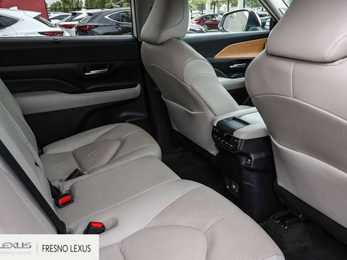 Used 2024 Toyota Grand Highlander AWD image 13