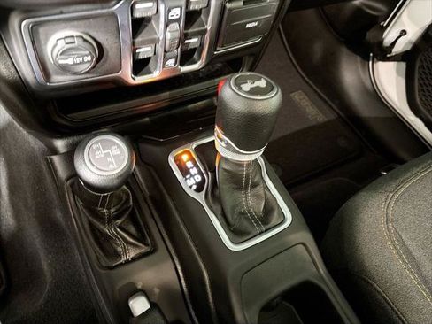 Certified 2025 Jeep Wrangler Unlimited Sahara AWD/4WD image 18