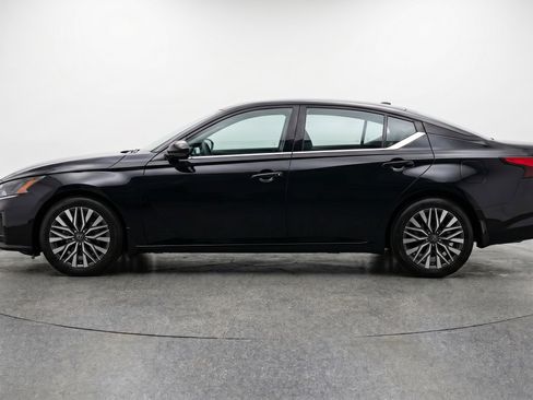 Used 2025 Nissan Altima 2.5 SV FWD image 5