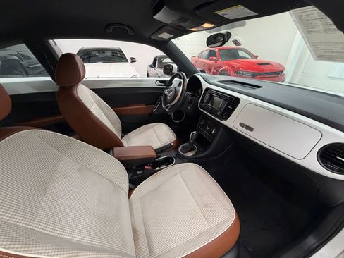 Used 2015 Volkswagen Beetle 1.8T Classic FWD image 18