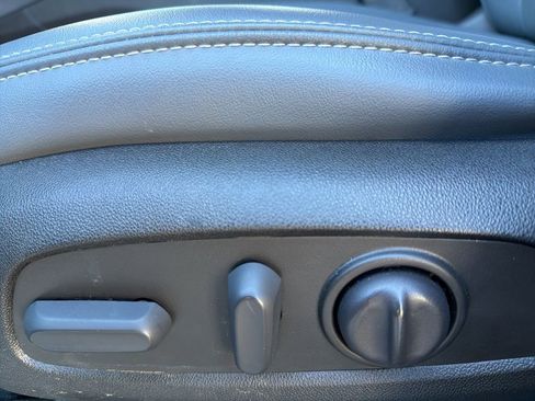 Used 2023 Buick Enclave Essence image 20