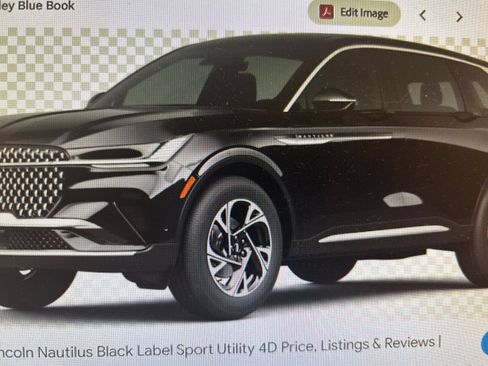 Used 2024 Lincoln Nautilus Reserve AWD/4WD image 9