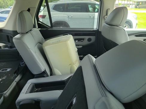Used 2025 Honda Pilot EX-L image 4