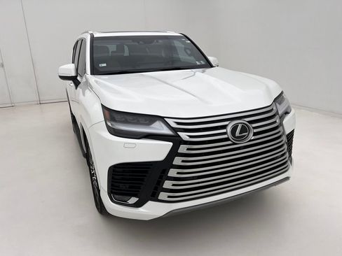 Used 2024 Lexus LX 600 4WD w/ Luxury Package image 3
