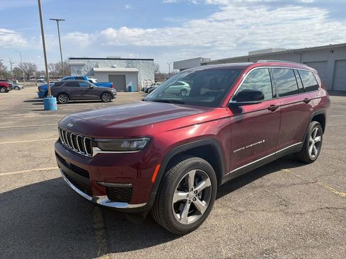 Used 2024 Jeep Grand Cherokee L Limited w/ Luxury Tech Group II image 2