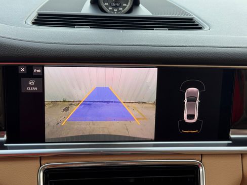 Used 2021 Porsche Panamera 4S image 31