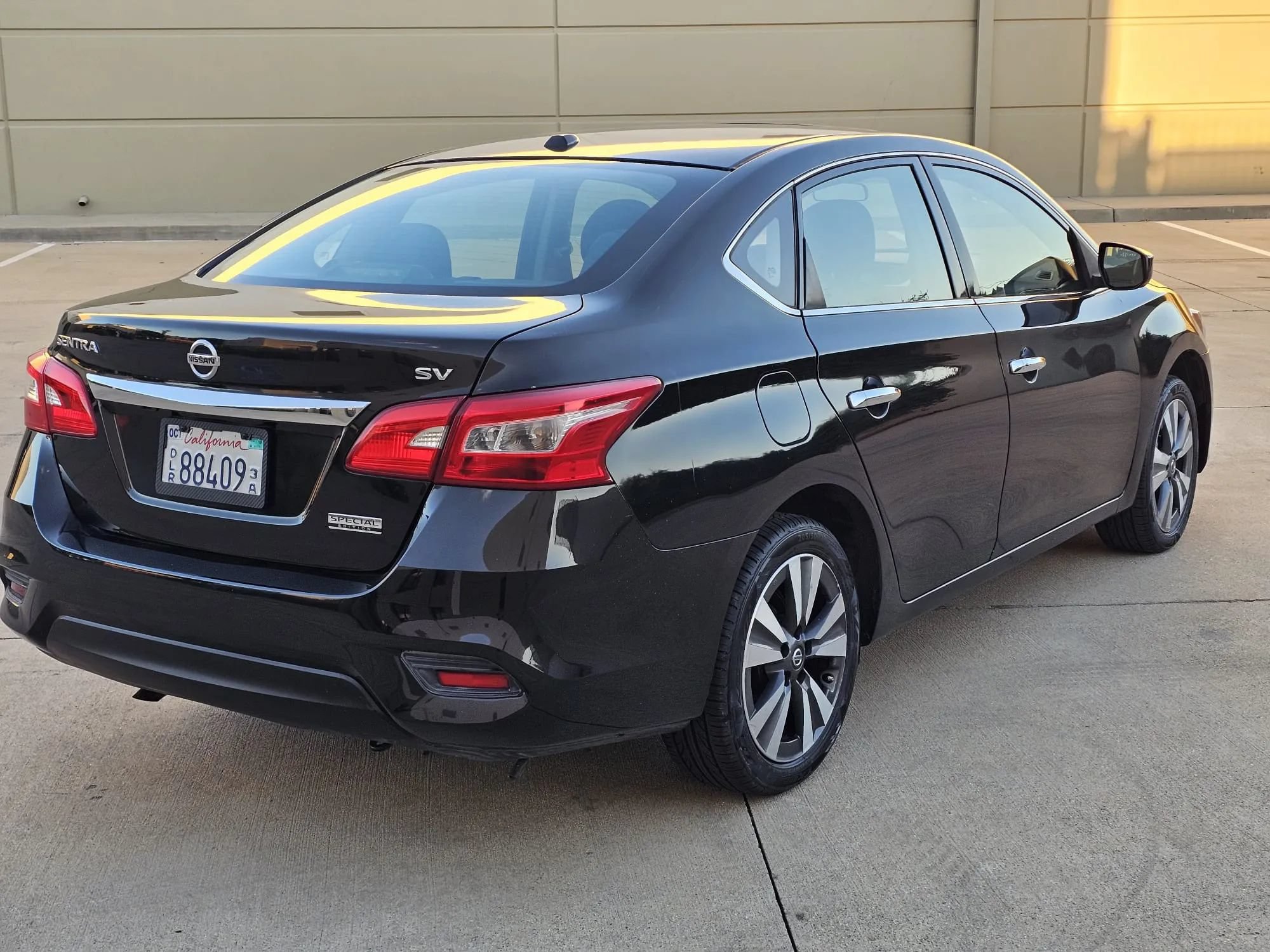 Used 2019 Nissan Sentra SV w/ Special Edition Package FWD image 4