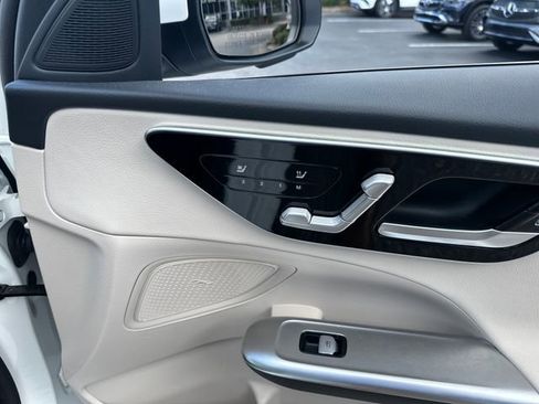 Used 2025 Mercedes-Benz C 300 Sedan image 38