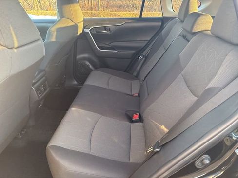 Used 2021 Toyota RAV4 XLE image 20