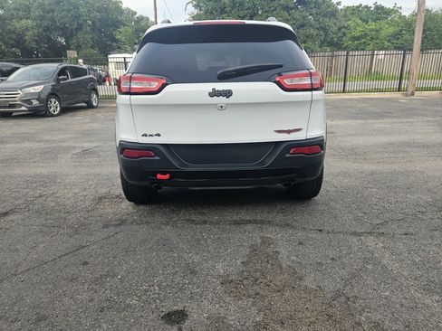 Used 2017 Jeep Cherokee Trailhawk AWD/4WD image 4