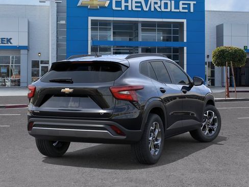 Used 2026 Chevrolet Trax LT w/ LT Convenience Package FWD image 4