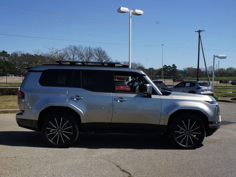 Used 2026 Lexus GX 550 w/ Accessory Package (31) image 21