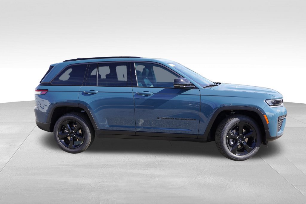 New 2027 Jeep Grand Cherokee Limited AWD/4WD image 2