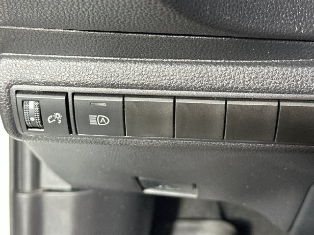 Used 2025 Toyota Corolla LE FWD image 21