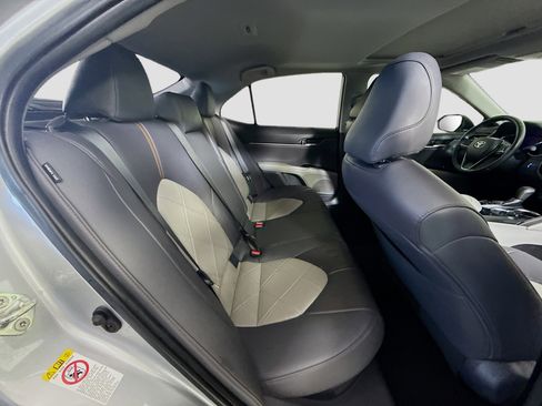 Used 2019 Toyota Camry XLE w/ Sunroof Package image 27