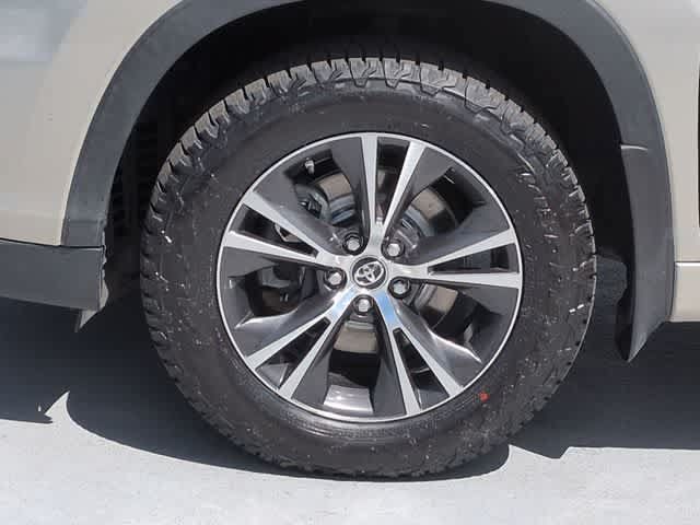 Used 2016 Toyota Highlander XLE AWD/4WD image 14