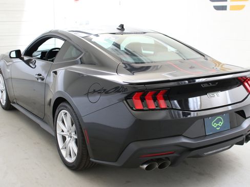 Used 2025 Ford Mustang GT Premium RWD image 4