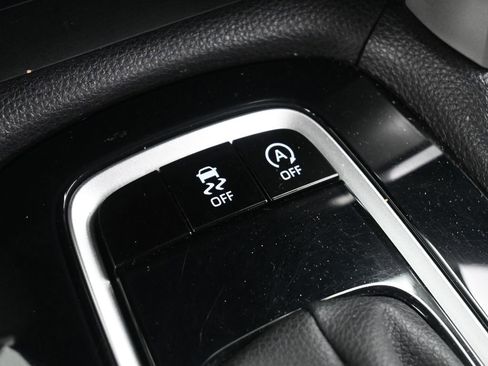 Used 2022 Toyota Corolla Cross XLE image 29