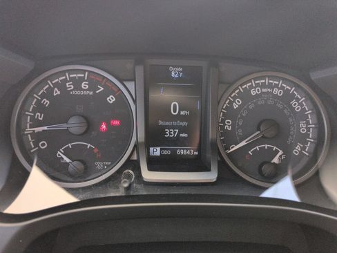 Used 2021 Toyota Tacoma TRD Off-Road AWD/4WD image 15