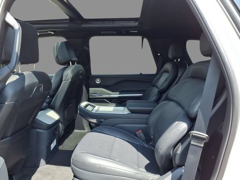 New 2027 Lincoln Navigator Reserve w/ Jet Appearance Package AWD/4WD image 5